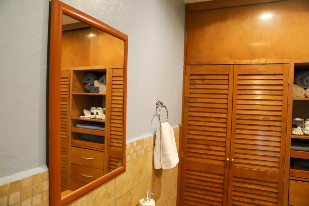 Luxurious Mid Century Modern Folk Art Home Мехіко Екстер'єр фото
